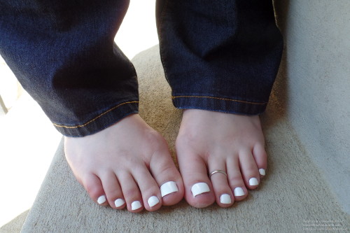 best of Nails feet white