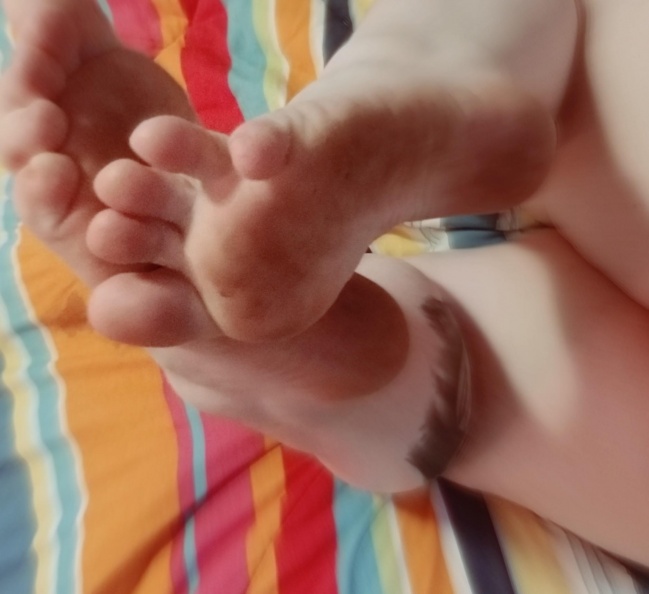 Clean feet cum
