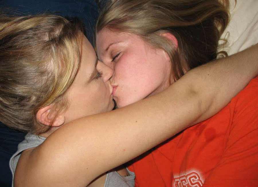 Hot young lesbian girls kiss and touch - Real Naked Girls