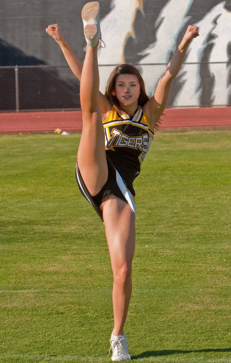 Cheerleader upskirt pics