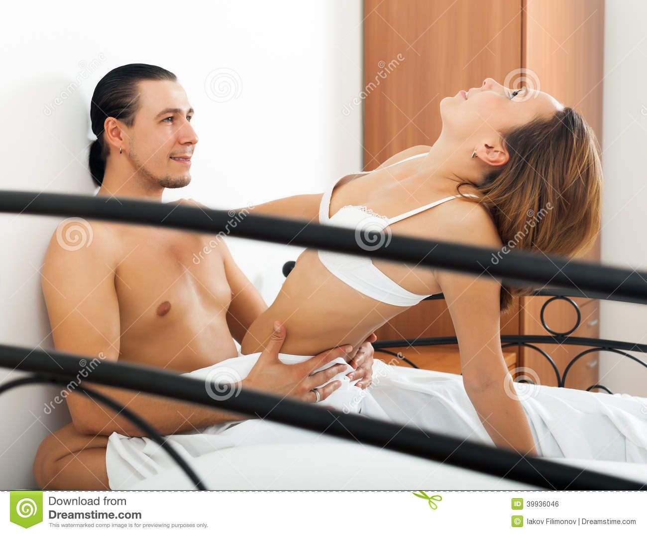 Man and woman moving naked sex