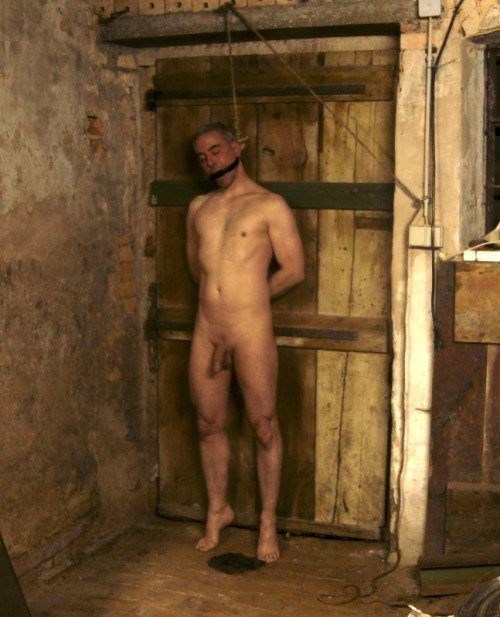 Naked hanged 