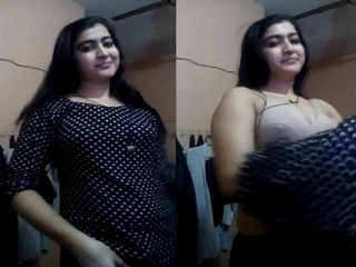 Pakistani babe nipple show from